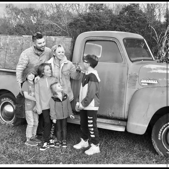 Meet the Posher - Picture 2 of 6